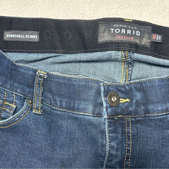 Torrid Womens Premium Bombshell Skinny Jeans Denim Size 18 SHORT - Picture 9 of 11